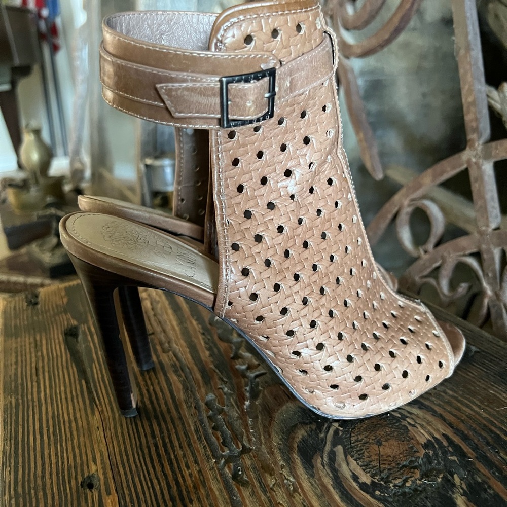 Vince Camuto HIGH super sexy block heel ankle booties Nude/Tan/Taupe Brown 8.5M